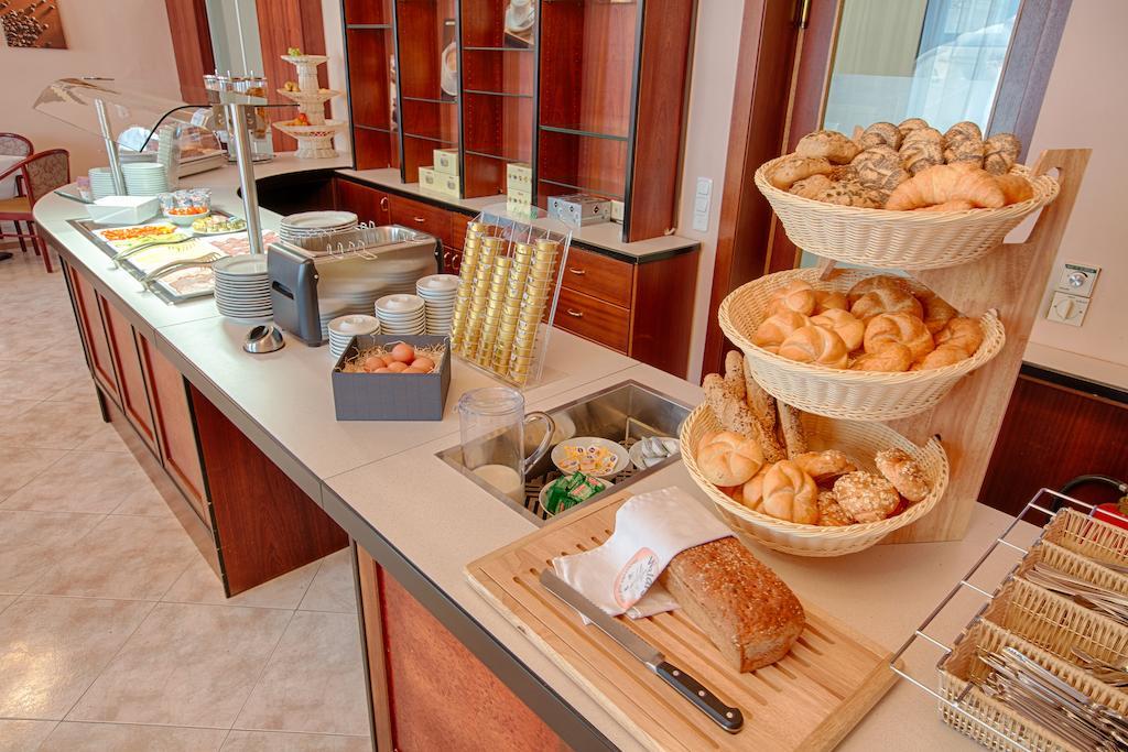 Fruehstueckshotel Waldbauer Bad Schallerbach Luaran gambar